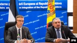 Șeful diplomației estone Sven Mikser cu omologul său moldoveav Andrei Galbur la o conferință de presă la Chișinău