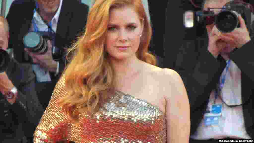 اِمی آدامز هنرپیشه و خواننده آمریکایی که با فیلم حیوانات شبگرد در جشنواره فیلم ونیز حضور دارد&nbsp;