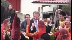 ABŞ səfiri Novruz tonqalından atlandı