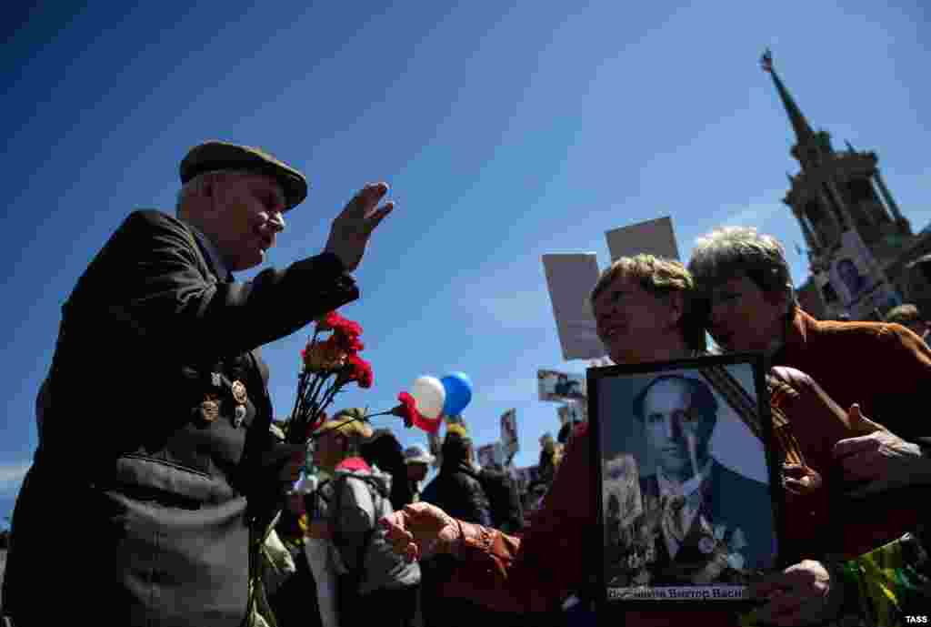 Акция "Бессмертный полк" в Екатеринбурге