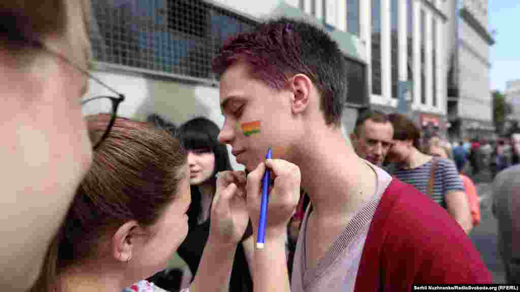 Ал шеруге қарсы топтан пиротехникалық заттар алынды. 