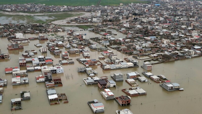 Dhjetëra-mijëra shtëpi të shkatërruara nga përmbytjet në Iran