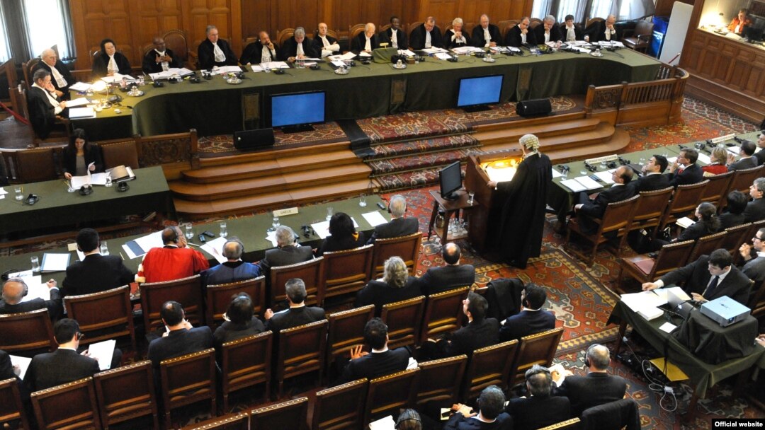 Македонската делегација пред Меѓународниот суд на правдата во Хаг.