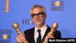 آلفونسو کوارون برای فیلم «روما» دو جایزه بهترین فیلم به زبان غیرانگلیسی و بهترین کارگردانی را دریافت کرد.