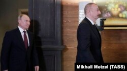 Президент России Владимир Путин (слева) и президент Азербайджана Ильхам Алиев