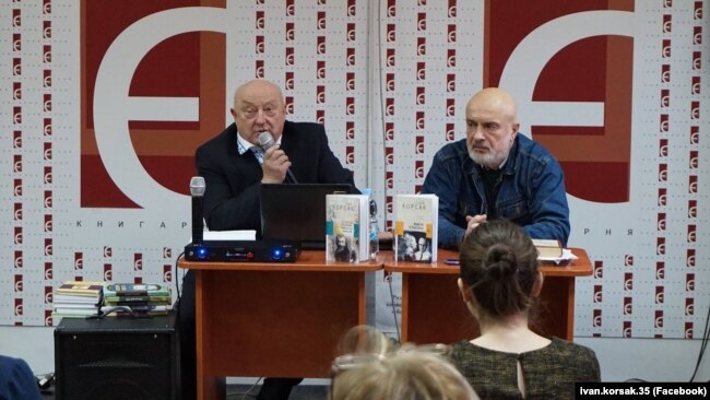 Письменник і бізнесмен Іван Корсак (ліворуч)