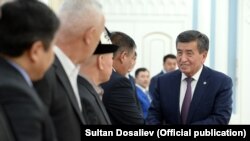 Встреча Сооронбая Жээнбекова с участниками апрельской революции.