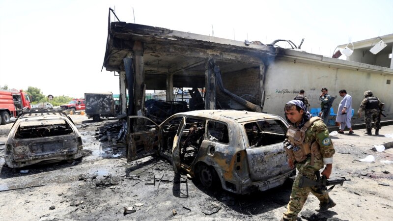 При взрыве в Афганистане убиты не менее 10 человек