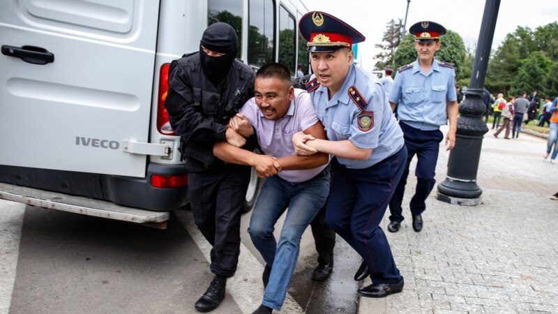Нереди и масовни апсења на изборите во Казахстан
