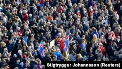 Protesta në Reikjavik të Islandës kundër kryeministrit, Sigmundur Gunnlaugsson, 4 prill 2016.