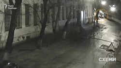 30 січня, 00:06 – з вулиці Івана Севери виїжджає світла автівка, вона повертає ліворуч на вулицю Кубійовича
