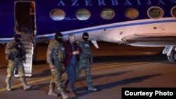 Azerbaijan - Azerbaijani special forces escort Russian-Israeli blogger Alexander Lapshin extradited by Belarus, 7Feb2017