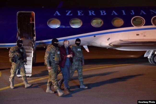 Самолет Мехрибан Алиевой, на котором привезли из Минска в Баку Александра Лапшина