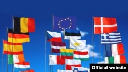Zastave 27 država članica EU nakon proširenja 1. januara 2007. godine