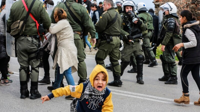 ازدحام شدید پناهجویان در جزایر یونان، ادامه اعتراض و رویارویی با پلیس