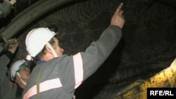 Инструктаж по технике безопасности в одной из шахт Караганды. 