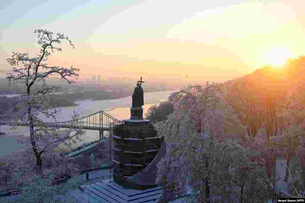 A monument to Volodymyr the Great in Kyiv as the sun rises on January 18."The next 30 days will be difficult for us," Herus said. "I sometimes hear that from a certain point or a week after that point, it will get better, but then at the end of such statements they add in small letters: 'provided that there is no new shelling.' But there is a high probability of new Russian shelling."
