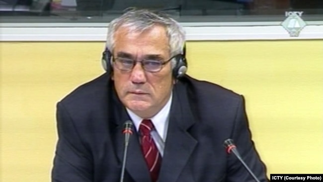 Millosh Gjoshan në gjyqin e Vllastimir Gjorgjeviqit në Hagë, 16 shkurt 2010.
