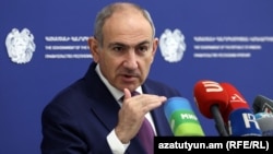 Վարչապետ Նիկոլ Փաշինյանը ճեպազրույցի ժամանակ, արխիվ