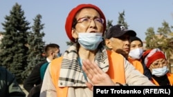Правозащитница Бахытжан Торегожина на митинге Алматы. 31 октября 2020 года.