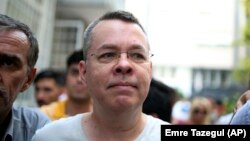 Архива: американскиот христијански свештеник Андрју Брансон. 
