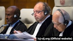 Halkara adalat sudunyň (HAS) kazylary.