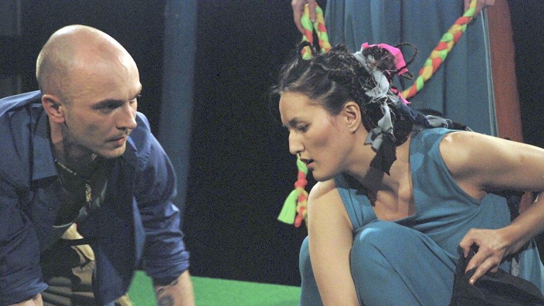 Жігіттер презервативті суретке түсіп жатыр Апаймен секс (аударма онлайн)