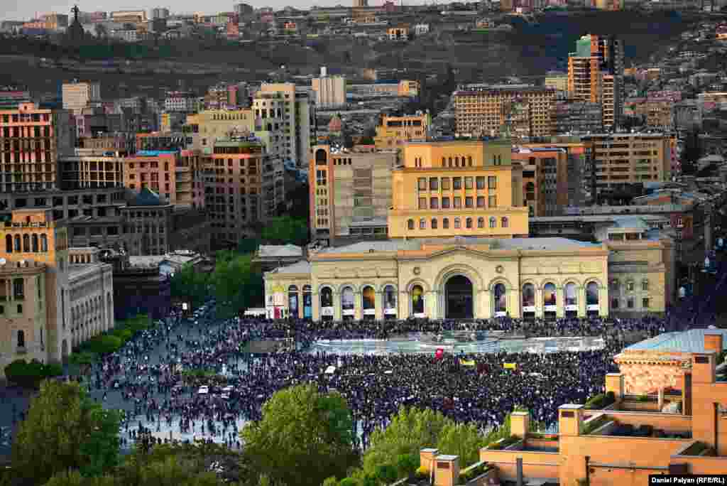 Митинг оппозиции на площади Республики в Ереване, 17 апреля 2018 г.