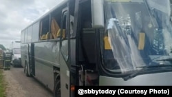 Аўтобус, які вёз дзяцей з Гомельскай вобласьці і пацярпеў у выніку падзеньня дрону ў Бранскай вобласьці Расеі, 17 чэрвеня 2026 году