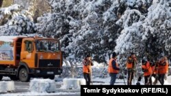 "Тазалыктын" жумушчулары. Архивдик сүрөт. 