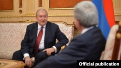 Armenia - President Serzh Sarkisian (R) meets with former Prime Minister Armen Sarkissian in Yerevan, 16 February 2017.