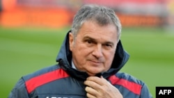 Ljubiša Tumbaković mora da uplati 5.000 evra jer je utvrđeno da je selektor odgovoran za kašnjenje početka utakmice sa Mađarskom