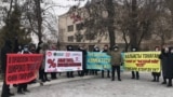 Чымкент шаарында митингге чыккан жабырлануучулар. 2020-жыл.