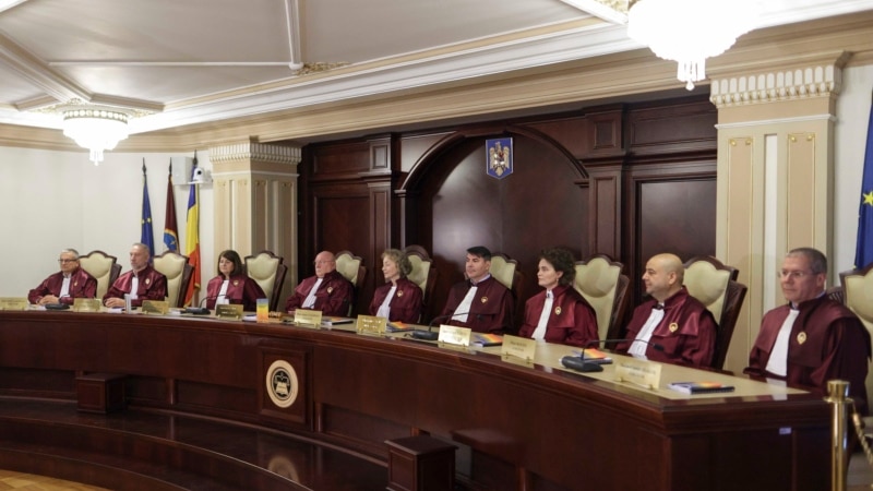 Judecătorii CCR amână pentru a cincea oară decizia privind pensiile speciale. Reacția Comisiei Europene