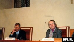 Вацлаў Гавэл і Івонка Сурвіла. Прага, 2004 .
