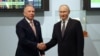 Спецпосланник США Стив Уиткофф (слева) и президент России Владимир Путин