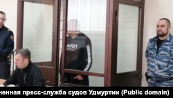 Обвиняемый в зале суда