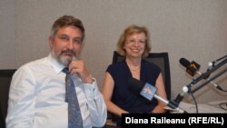 Ambasadorii Artur Michalski și Ulrike Knotz în studioul REL de la Chișinău