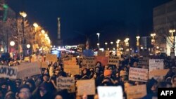  Кадър от митинга в Берлин. 