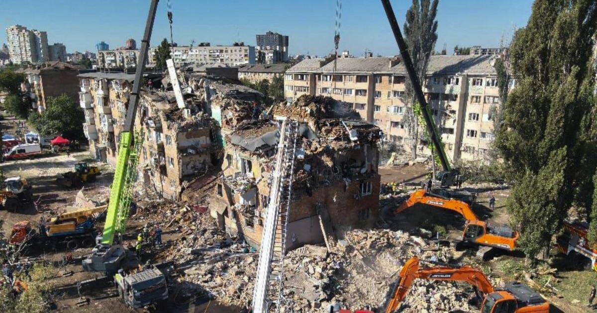 Рятувальні роботи в Києві завершені, доля 8 людей залишається невідомою