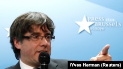 BELGIUM -- Sacked Catalan leader Carles Puigdemont attends a news conference at the Press Club Brussels Europe in Brussels, October 31, 2017