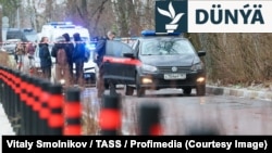 10 ýaşly täjik ýetginjegi Kobiljon Alyýew Moskwa oblastynyň Odintsowo şäherindäki Uspenskaýa mekdebinde kämillik ýaşyna ýetmedik oglan tarapyndan pyçaklanyp öldürildi. 