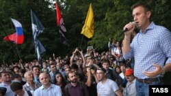 Алексей Навальный на одной из протестных акций в Москве (архивное фото)