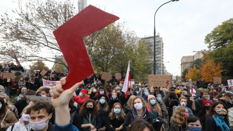 Poljski aktivisti okrivili zakon o abortusu za smrt žene