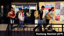 Afganistanski povratnici iz Irana stižu u Herat. Teheran je protjerao mnoge Afganistance i onima koji ostaju povremeno prijeti masovnim protjerivanjem.