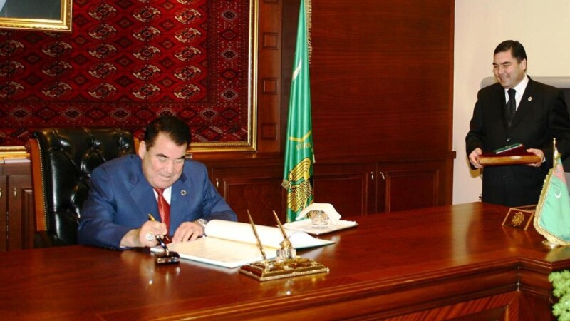 Türkmenistanyň ilkinji prezidenti Saparmyrat Nyýazowyň ölümine 15 ýyl boldy