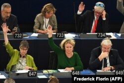 Europarlamentara Judith Sargentini, autoarea raportului despre Ungaria, votează pentru aplicarea Articolului 7, Strasbourg, 12 septembrie 2018