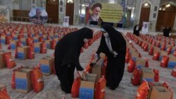 Paketi s hranom u svetištu osnivača Islamske Republike, ajatolaha Homeinija