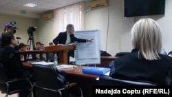 Vladimir Plahotniuc, ajutându-se de un flipchart în timpul pledoariei sale finale, pentru a-și susține nevinovăția, Judecătoria Buiucani, 25 martie 2026