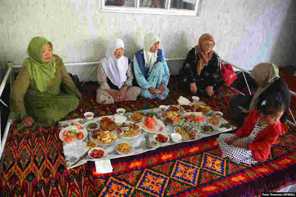 The main wedding day starts&nbsp;at 8 a.m. with orze -- a traditional hot dish of meat, carrots, radish, and tripe. The wedding will end at 2 p.m. The newlyweds will be visited by&nbsp;relatives for the next two weeks.&nbsp; &nbsp;